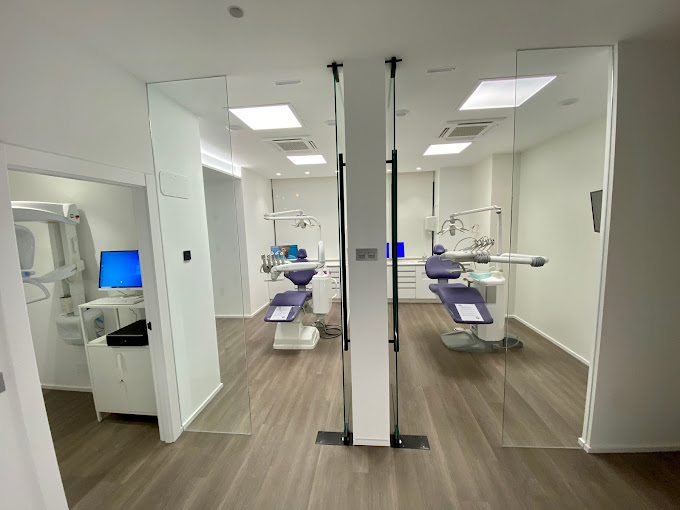 Interior de la clínica NÔRAÍ Klinikë Dental en Zaragoza